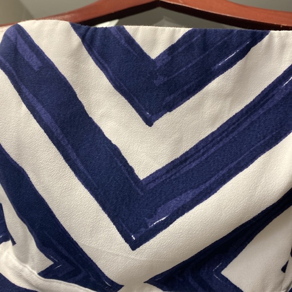 Vineyard Vines Diamond print Maxi dress. - Picture 9 of 14